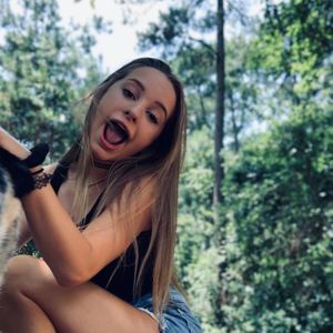 Meet your Posher, Avery